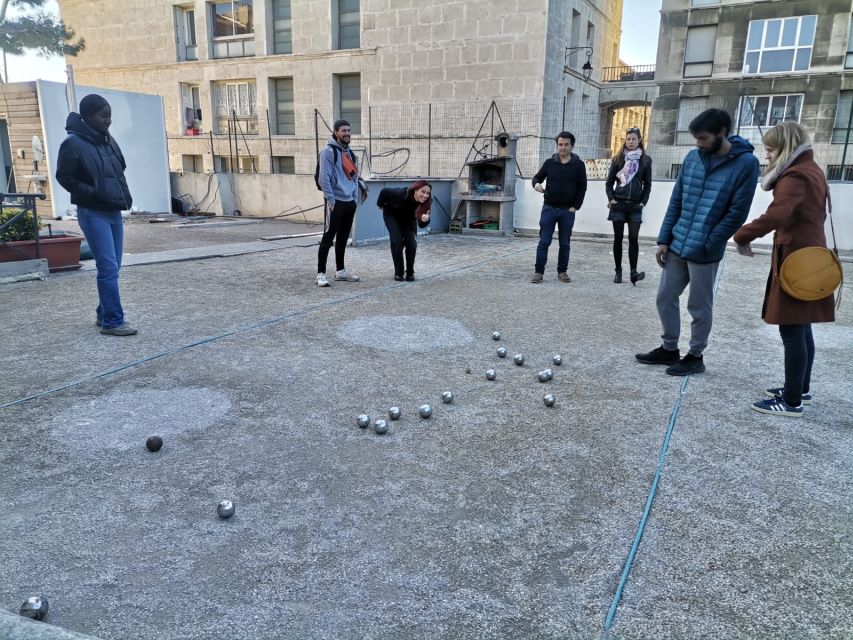 Marseille: Guided Pétanque Game with Local Aperitif - Learning the rules before the first throw
