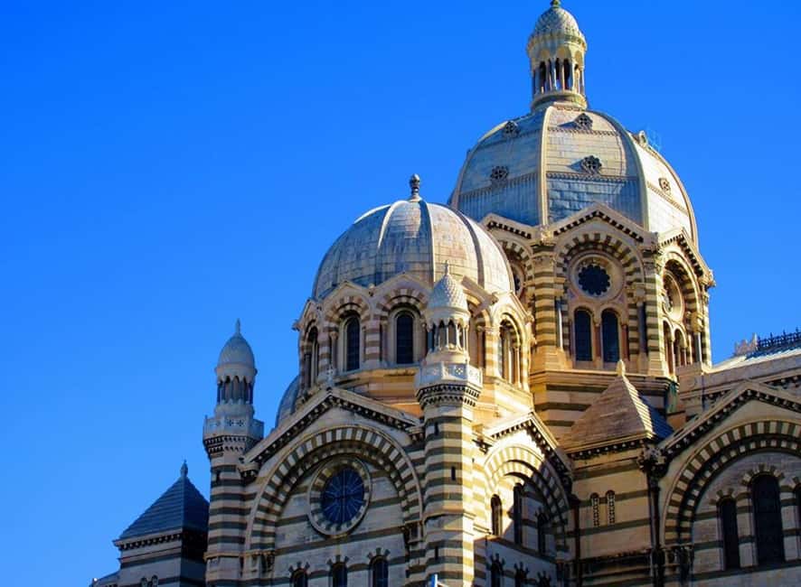 Marseille: Highlights & Wine Tasting Day Tour - Starting at Hôtel de Ville and finding Le Panier’s steep charm