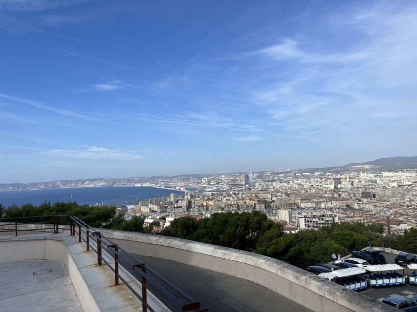 Marseille: Sightseeing E-Bike Tour - L’Ombrière and the Vieux Port: Architecture Meets Sea Air
