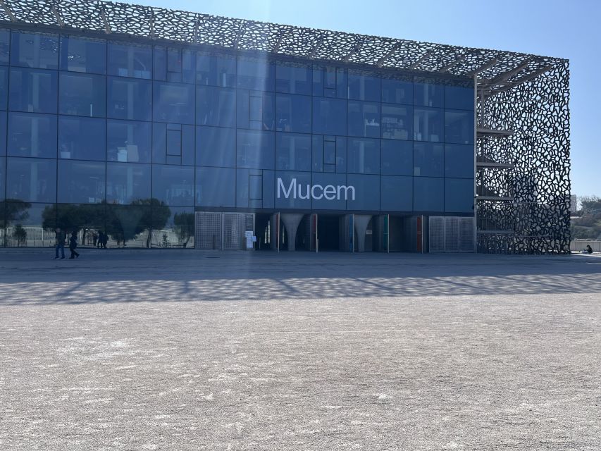 Marseille: Sightseeing E-Bike Tour - Le Pharo, Bassin du Carénage, and the Ride Toward the Corniche