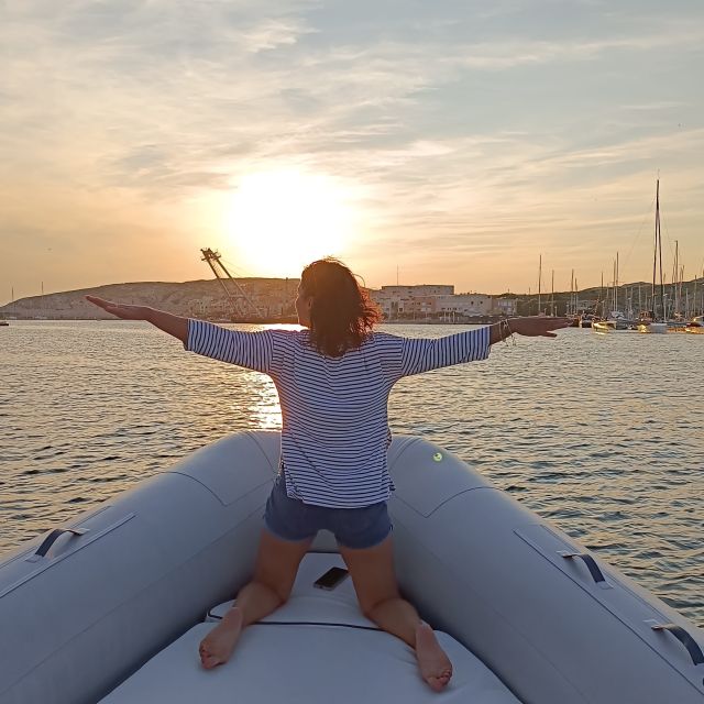 Marseille: Sunset Boat Cruise with Rosé Wine & Snacks - Port du Frioul and Old Port at night: how the evening closes well