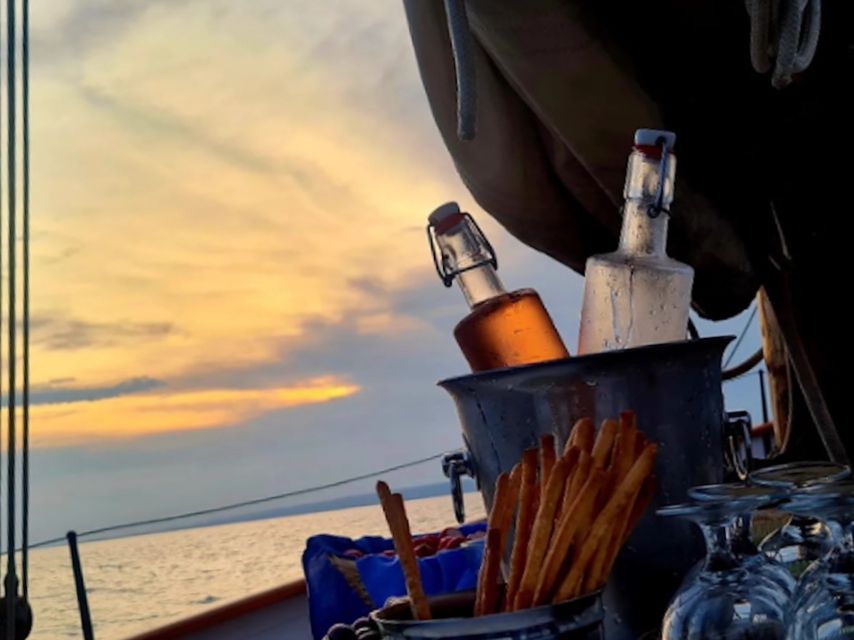 Marseille: Sunset Cruise Cocktail-Dinner in Frioul Islands - The sail out: 30 minutes of views before the fun starts