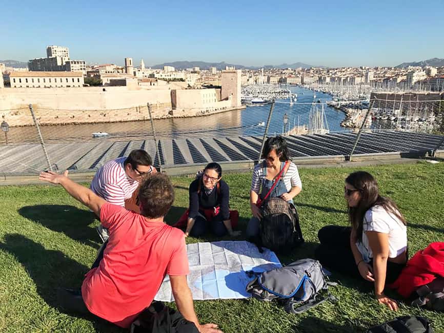 Marseille: Urban Hiking Tour with a Local Guide - Bays, coves, and a different kind of Marseille: Malmousque and beyond