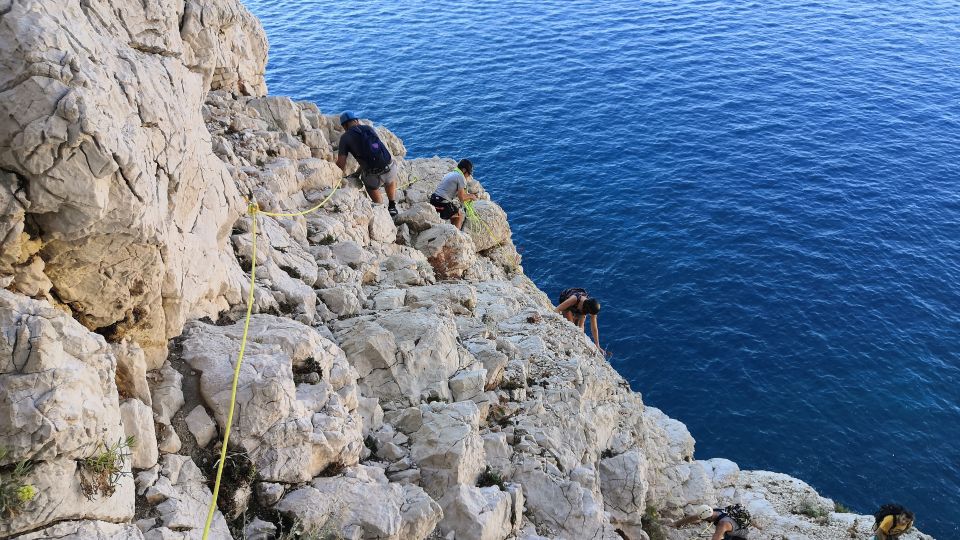 Marseille : Via Ferrata in the calanque of Sormiou - The briefing and first steps on the rock