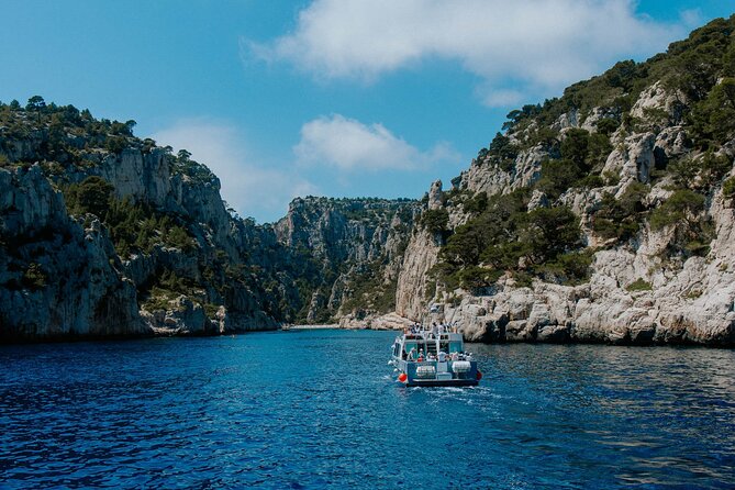 Mediterranean Dolce Vita: Cassis, Calanques Boat Ride & Appetizer - At a glance