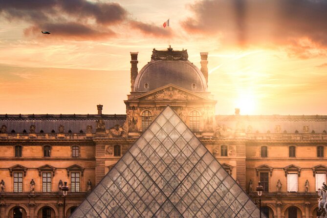 Mona Lisa and Treasures: Louvre Museum Experience 6-people Max - A small-group Louvre experience designed to keep your day on track