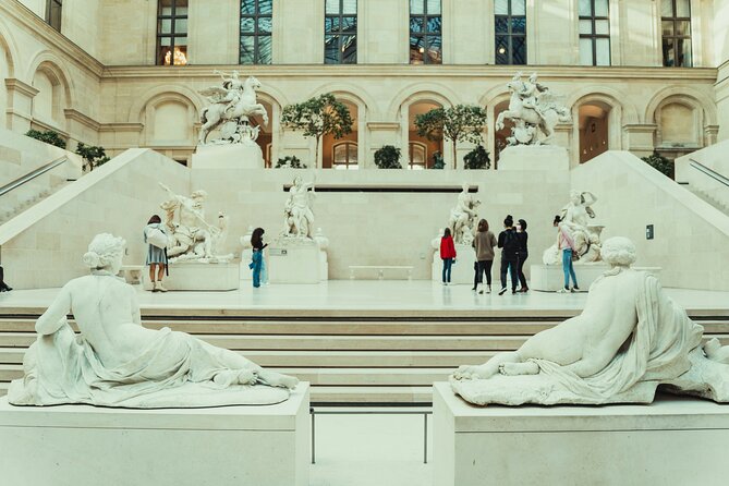 Mona Lisa and Treasures: Louvre Museum Experience 6-people Max - A note on guide personalities you might encounter