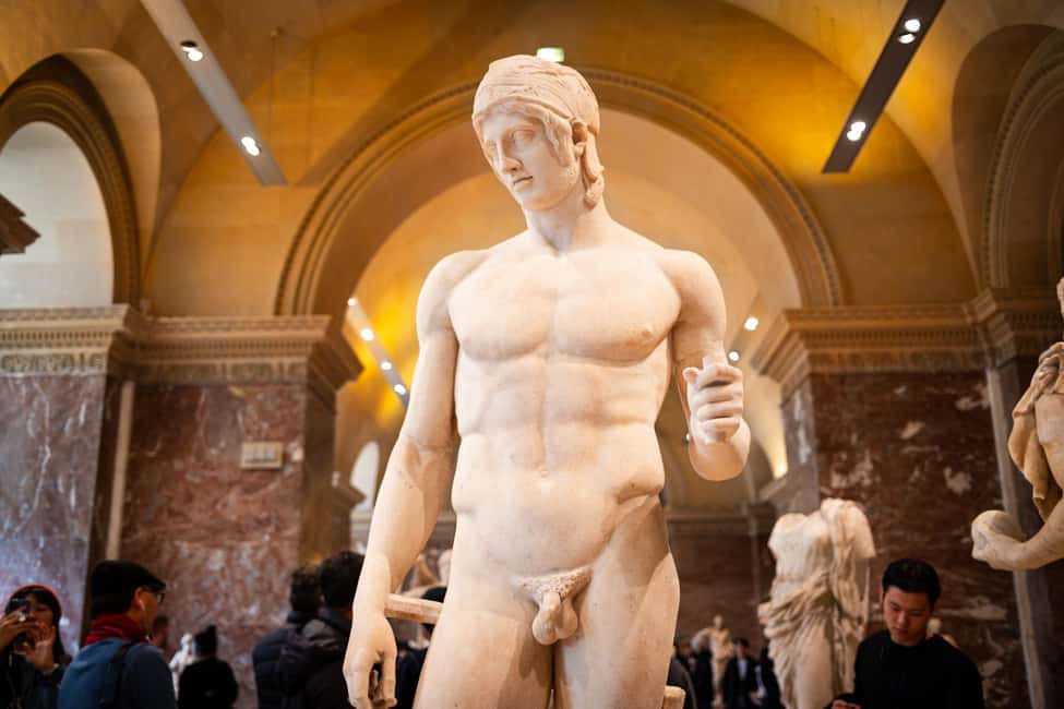 Mona Lisa & Treasures: 6-people Max Louvre Experience - Winged Victory and Liberty Leading the People: the Louvre gets political and dramatic