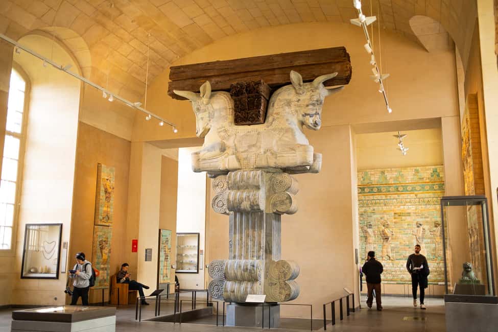 Mona Lisa & Treasures: 6-people Max Louvre Experience - Your guide makes the day: humor, improv, and artist eyes