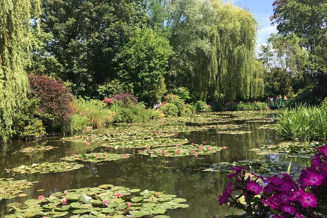 Monet's Gardens & House-Private Giverny Tour From Paris - Giverny Village Time: Flowers, Cafés, and Hotel Baudy