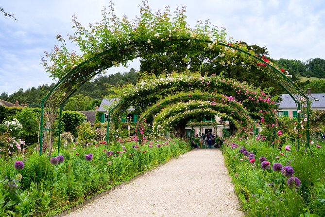 Monet's House and Garden & Giverny Village - Hotel pickup and the ride south: the part people forget to plan