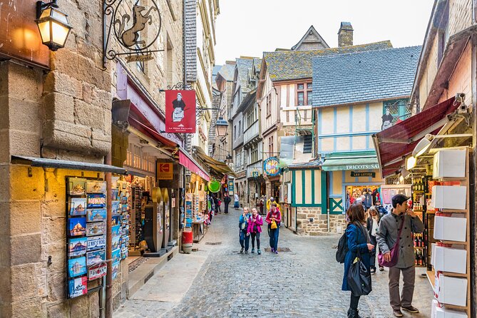 Mont Saint Michel Day Trip from Paris with English Speaking Guide - The coach story: what the guide sets you up to see