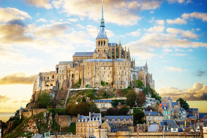 Mont Saint Michel Day Trip from Paris with English Speaking Guide - Getting there and leaving: meeting point and timing feel
