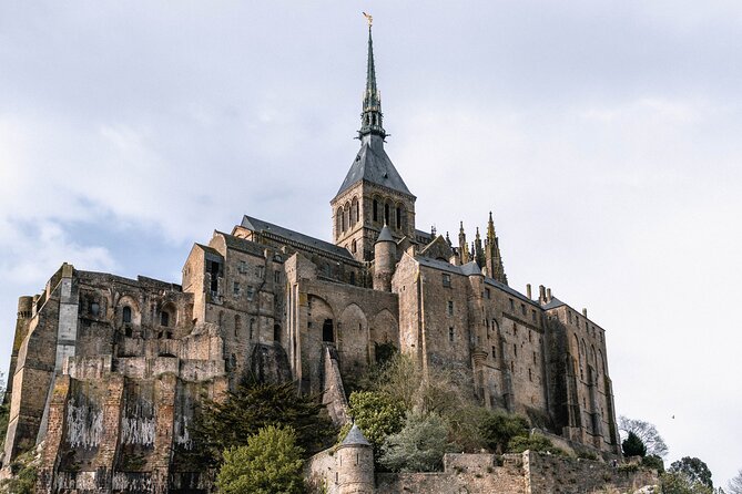 Mont Saint Michel Full Day Tour from Bayeux - Why the guides make this tour feel worth it