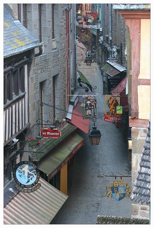 Mont Saint Michel Guided Day Trip with Abbey Entry from Paris - Fortifications walking circuit and pilgrim-style route up