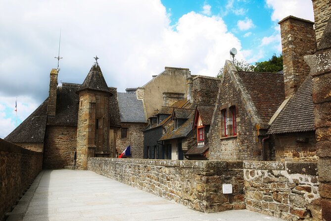 Mont Saint Michel Guided Day Trip with Hotel Pickup - The best way to prepare