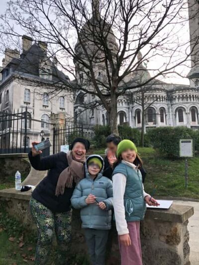 Montmarte painting session and walking tour for kids ! - Meeting at Montmartre Cemetery