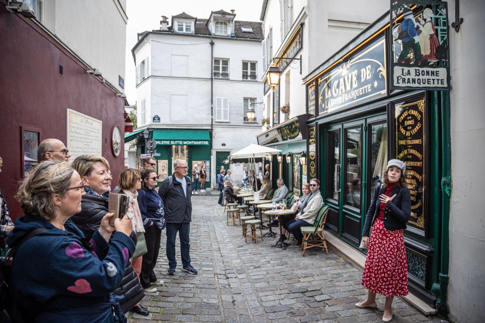 Montmartre en chansons: tour with a professional singer - The route, stop by stop: what you’re really getting at each place