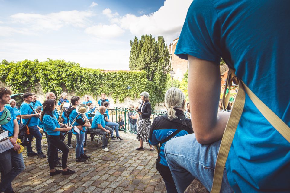 Montmartre en chansons: tour with a professional singer - Who this tour suits best
