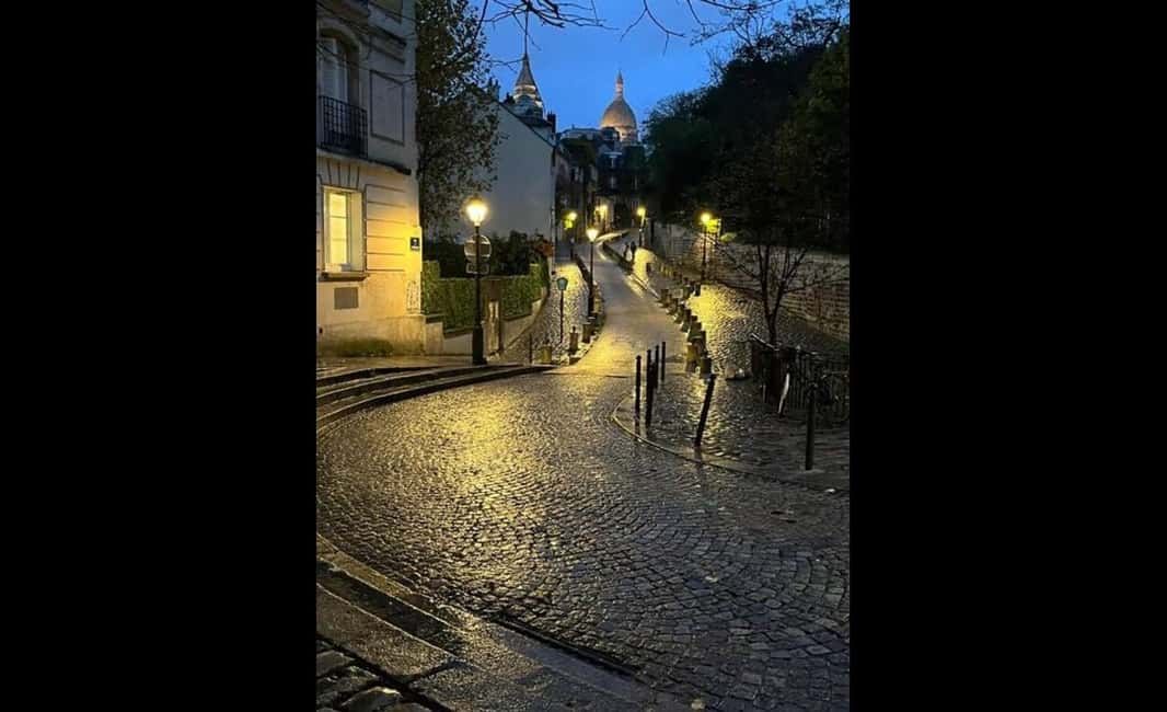 Montmartre for Art Lovers - Walking tour with Expert Guide - Dalida, Rue de l’Abreuvoir cafés, and the artist-street vibe
