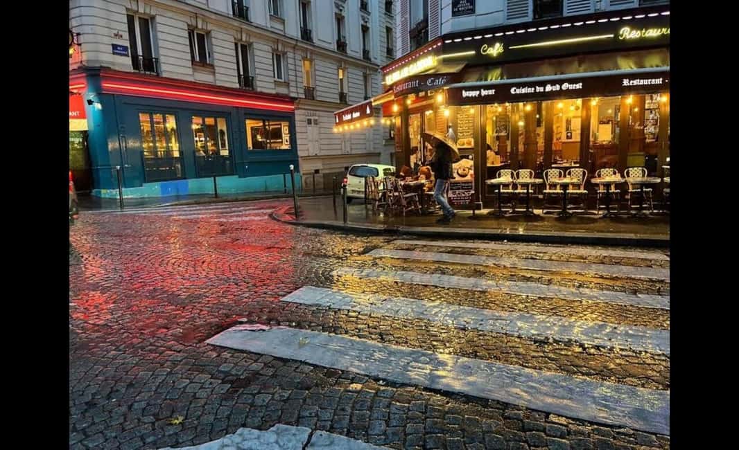 Montmartre for Art Lovers - Walking tour with Expert Guide - Moulin de la Galette and the Montmartre landmarks that shape the views