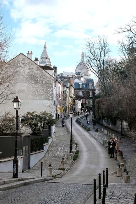 Montmartre for Art Lovers - Walking tour with Expert Guide - Place du Tertre and Saint-Pierre de Montmartre: finishing the story before Sacré-Cœur