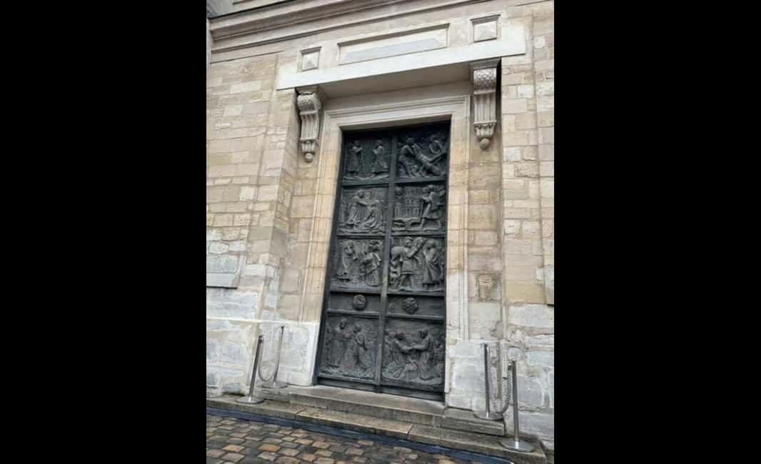 Montmartre for Art Lovers - Walking tour with Expert Guide - Is this $14 Montmartre tour actually good value?