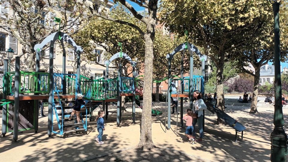 Montmartre: Guided Tour for Kids and Families - Starting at Anvers: where families gain momentum fast