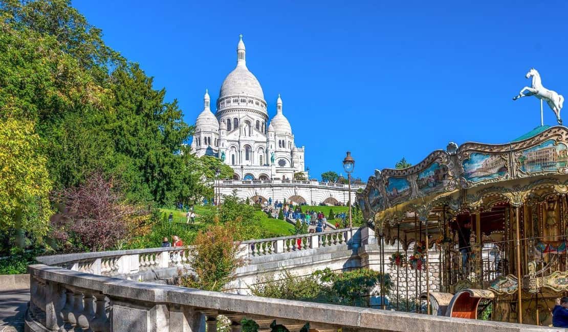 Montmartre: Guided Tour for Kids and Families - Ending at Moulin Rouge: a classic finish with a clear payoff