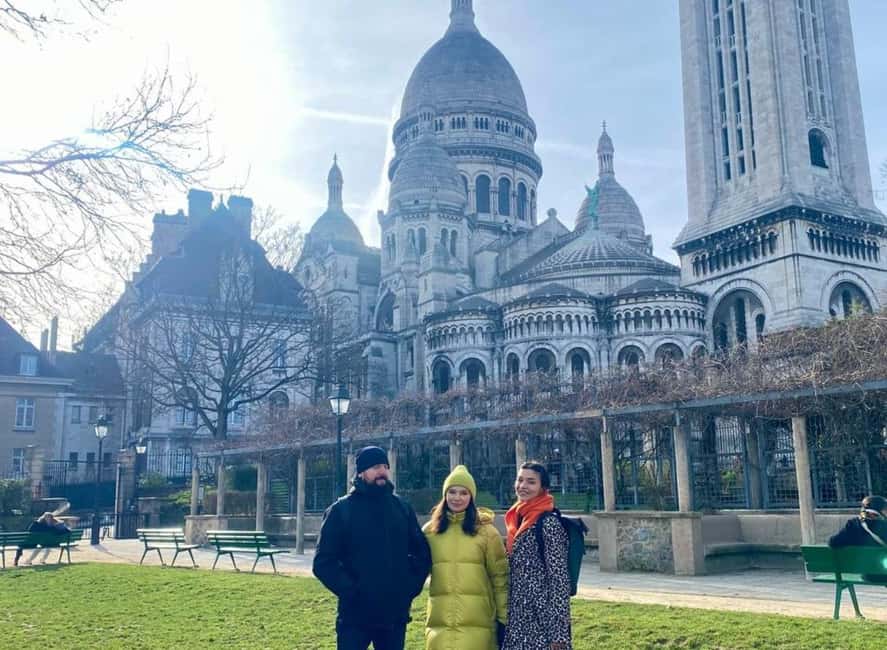 Montmartre: Guided tour to Sacré-Coeur - La Maison Rose and the story behind the color