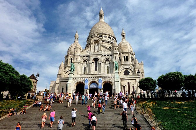 Montmartre Hidden Gems and Scenic Highlights Walking Tour - Stop 3: Bateau-Lavoir and the artists who changed modern art