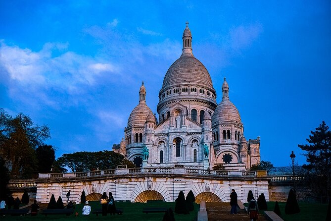 Montmartre Marvels Small Group Guided Stroll in Bohemian Paris - Sacré-Coeur and the first climb