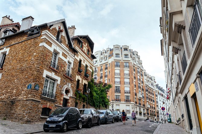 Montmartre Private Food Walking Tour With Locals: The 10 Tastings - Place du Tertre and the Sacré-Cœur approach: culture between bites