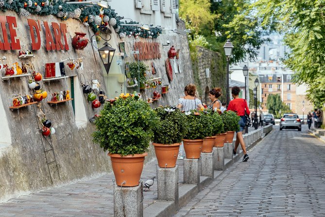 Montmartre Private Food Walking Tour With Locals: The 10 Tastings - Who should take this Montmartre tour, and who should rethink