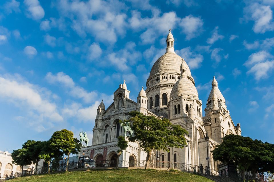 Montmartre: Private Treasure Hunt for Families and Kids - Artists become clues instead of a lecture