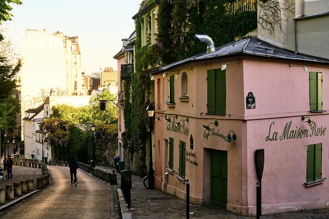 Montmartre’s heritage with specialties tasting Private Tour - From Notre-Dame de Lorette to Rue des Martyrs