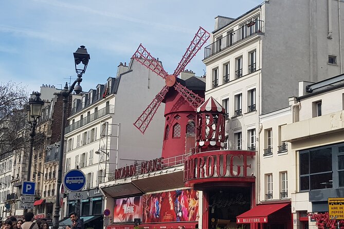 Montmartre Sacré Coeur and Moulin Rouge best shops and cafés - Group size, walking effort, and meeting details