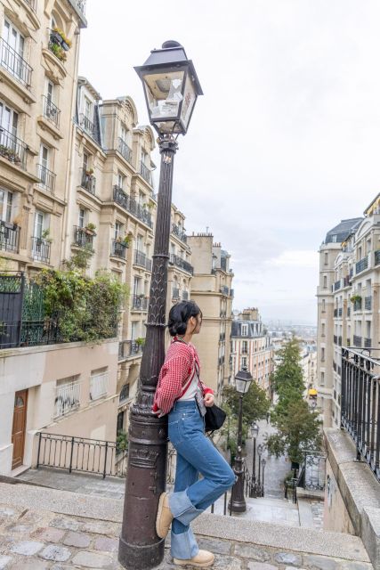 Montmartre Sacre Coeur area photoshoot by Paris photographer - Why a short Montmartre photoshoot makes sense