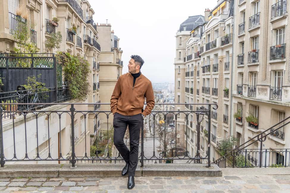 Montmartre Sacre Coeur area photoshoot by Paris photographer - Walking the slopes and stairs of Montmartre