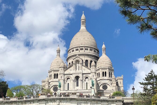 Montmartre Treasure Hunt — Fun and Cultural Investigation - Three hours, a coffee break, and the time limit