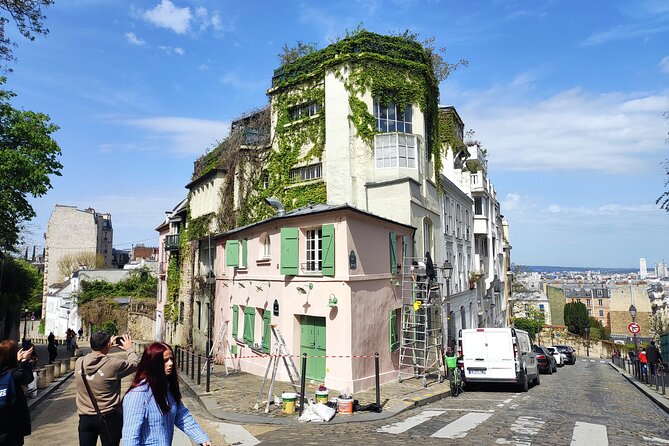 Montmartre Walking Guided Tour - Start at Blanche: the Moulin Rouge kickoff point