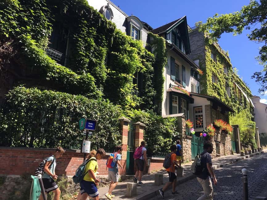 Montmartre Walking Tour with a Local Guide - Place du Tertre: the artist square with real atmosphere