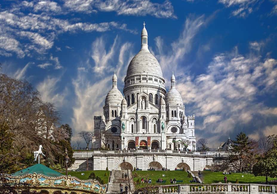 Montmartre Walking Tour with a Local Guide - Starting at Place Blanche: where the tour really begins