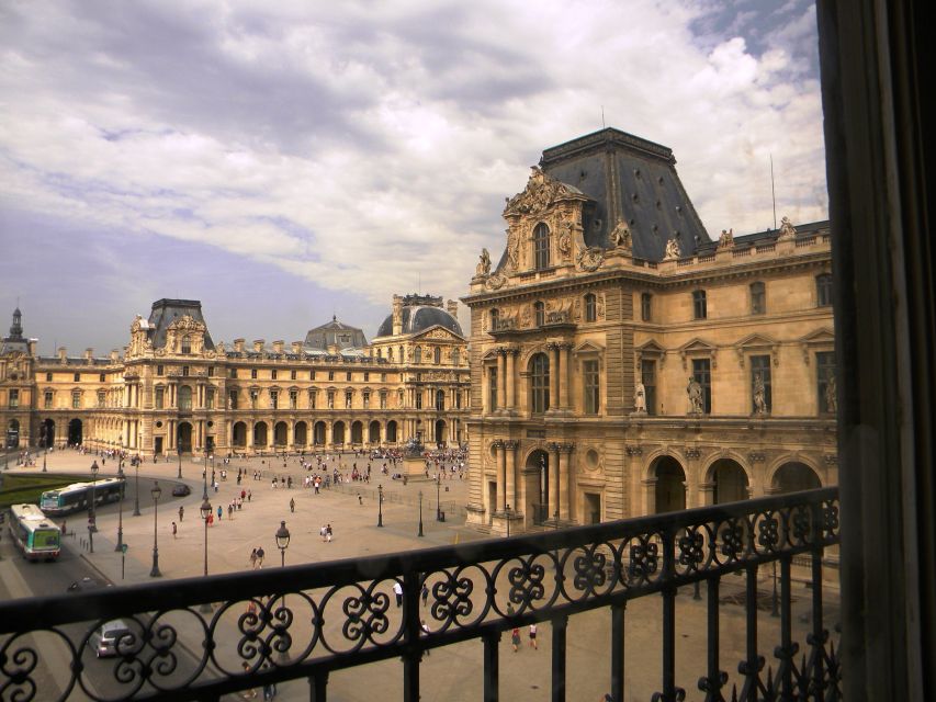 Murders and Mysteries of the Louvre Museum - Where You Meet the Guide and How Louvre Entry Actually Works
