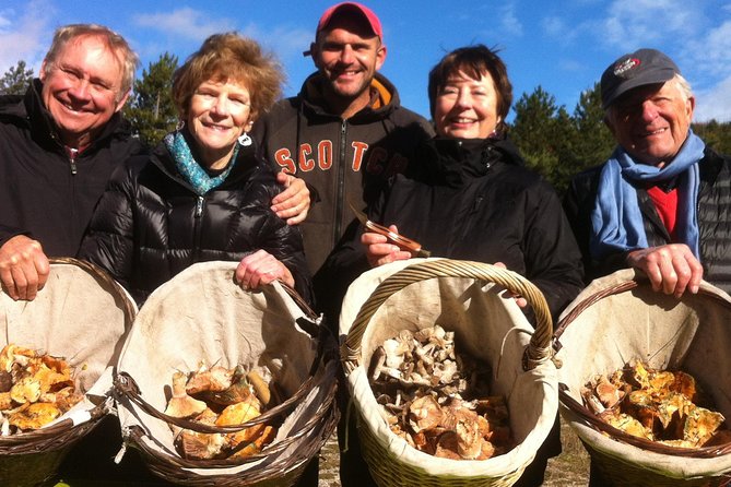 Mushroom hunting in Provence - The aperitif gives the tour its local flavor