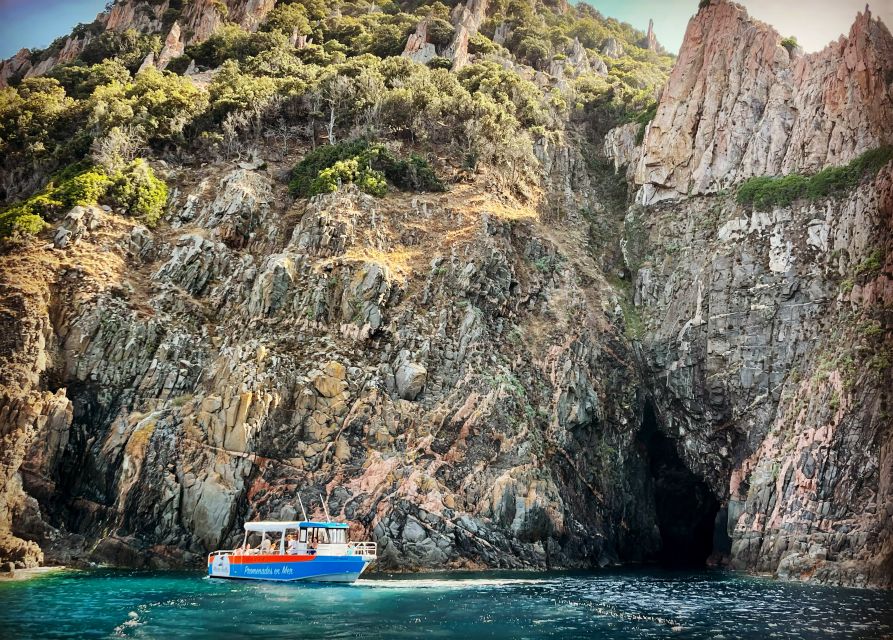 Near Ajaccio : Cruise to Piana Scandola cliff tasting sunset - Capo Rosso and the first coastal views