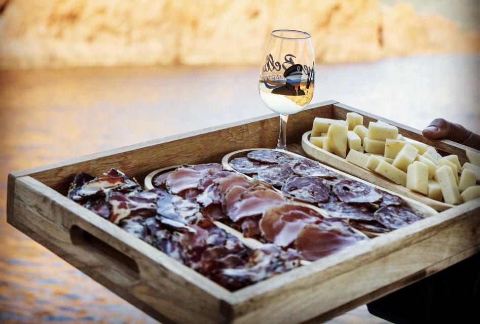 Near Ajaccio : Cruise to Piana Scandola cliff tasting sunset - Food, music, and the sunset return