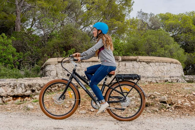 Nice: Bike or E-Bike Rental - Pushing Toward Antibes or Villefranche/Mer (And When to Scale Back)