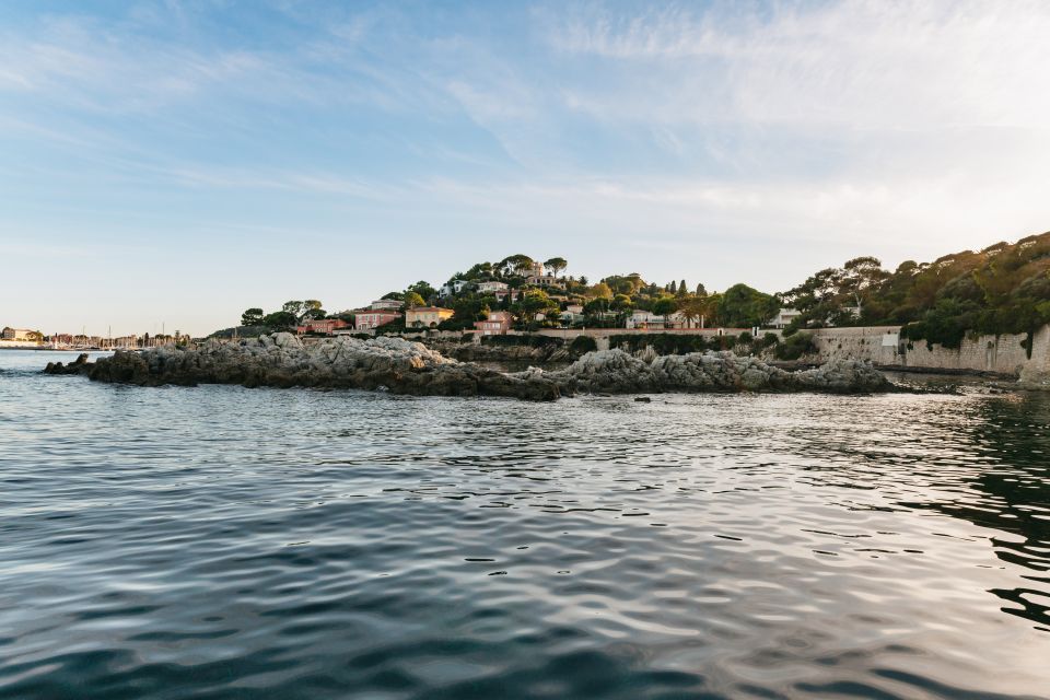 Nice: Private Sunset Tour on Solar Powered Boat - The guides: friendly, fast to connect, and focused on your moment