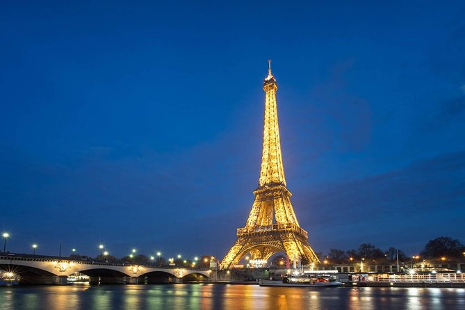 Night Paris / duration 2h - from 1 to 6 passengers - Why Paris works so well at night from a tuk-tuk